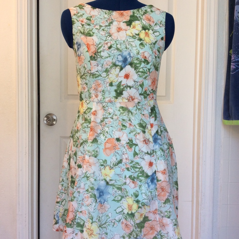 Forever 21 Floral Sleeveless Dress